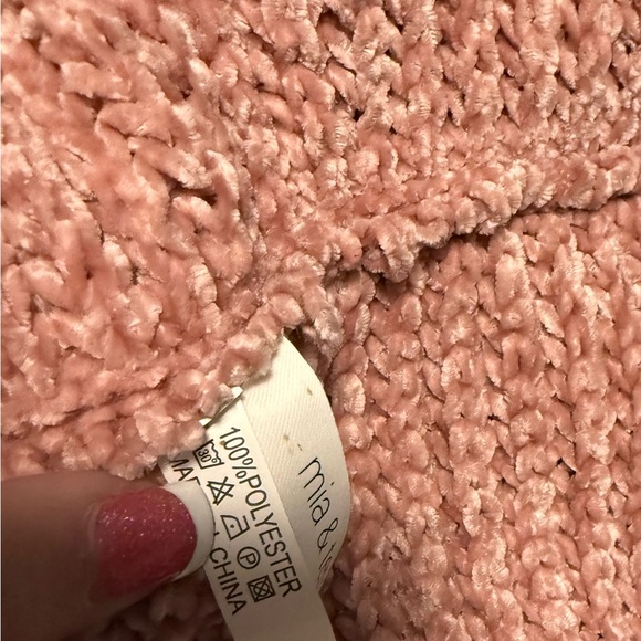 Mia and Tess Infinity Scarf in Soft Pink so Soft and beautiful. - Picture 4 of 4